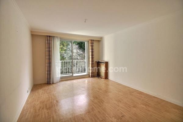 Appartement 4 pièces de 71 m2 avec balcon, box et cave à vendre à POISSY (78)