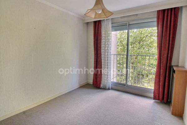 Appartement 4 pièces de 71 m2 avec balcon, box et cave à vendre à POISSY (78)