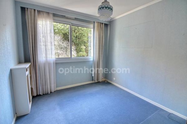 Appartement 4 pièces de 71 m2 avec balcon, box et cave à vendre à POISSY (78)