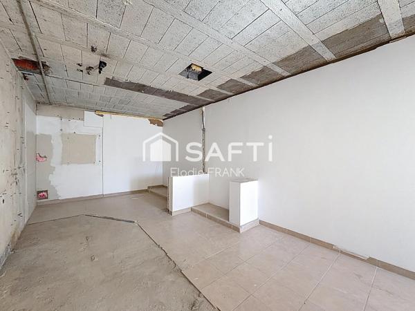 Bien à aménager avec parking proche frontière !