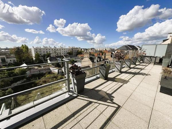 NANTES - HAUTS-PAVES - Appartement de type 3 de 2006 au dernier étage avec grande terrasse et garage