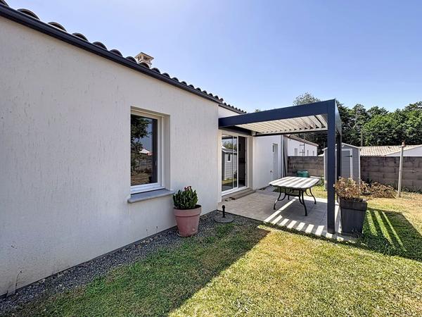 Maison récente de 2017 avec pergola bioclimatique et garage ? Quartier La Bloire à Challans