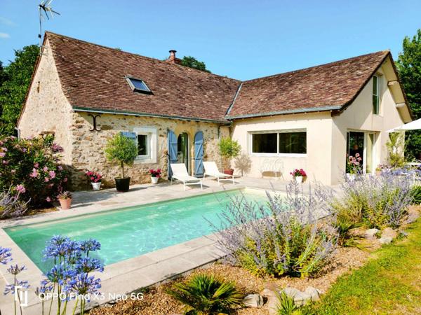 MAISON A LA CAMPAGNE AVEC PISCINE