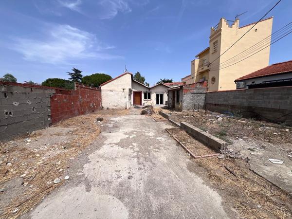 Maison de plain-pied de 95 m² environs avec travaux à prévoir sur un terrain de 509 m² proche de l'aéroport