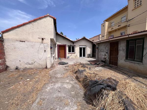 Maison de plain-pied de 95 m² environs avec travaux à prévoir sur un terrain de 509 m² proche de l'aéroport