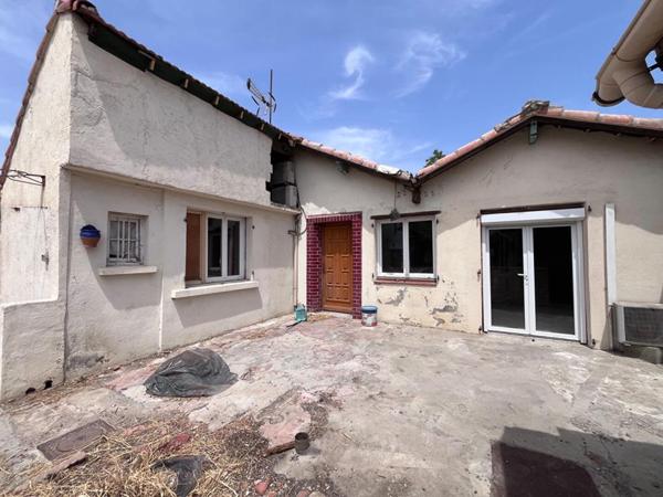 Maison de plain-pied de 95 m² environs avec travaux à prévoir sur un terrain de 509 m² proche de l'aéroport