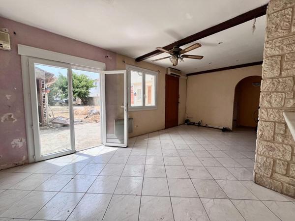 Maison de plain-pied de 95 m² environs avec travaux à prévoir sur un terrain de 509 m² proche de l'aéroport