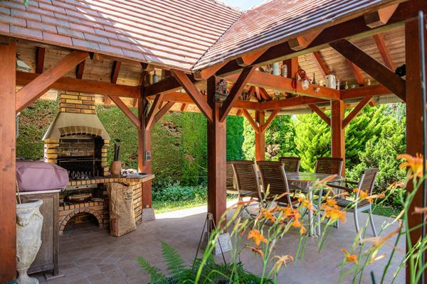 Villa familiale avec piscine sur terrain de 2 390 m²