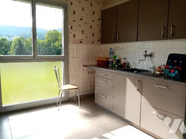 Secteur très calme et ensoleillé, pavillon élevé sur sous-sol avec terrain de 1159 m²