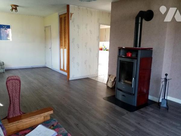 Secteur très calme et ensoleillé, pavillon élevé sur sous-sol avec terrain de 1159 m²