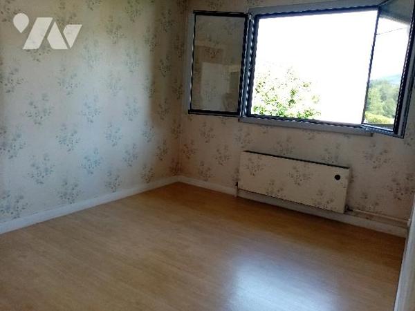 Secteur très calme et ensoleillé, pavillon élevé sur sous-sol avec terrain de 1159 m²