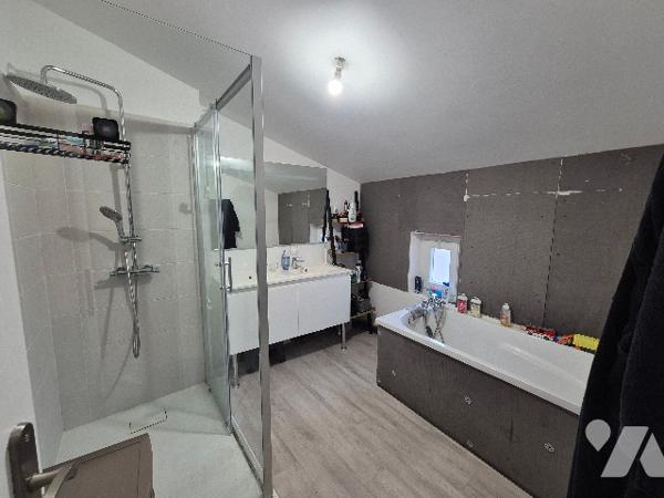 L'ISLE JOURDAIN (32600), Villa de 124m², à étage, avec jardin et garage.