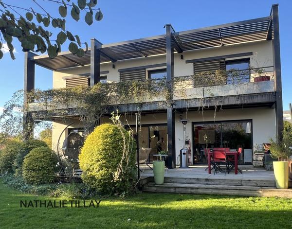 Orléans, St Marc, à vendre, élégante maison d' architecte a toit plat, de 345 m² habitable, Terrain de 873  m²