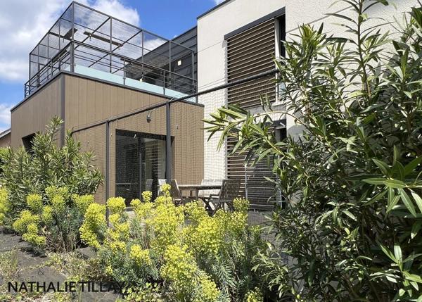Orléans, St Marc, à vendre, élégante maison d' architecte a toit plat, de 345 m² habitable, Terrain de 873  m²