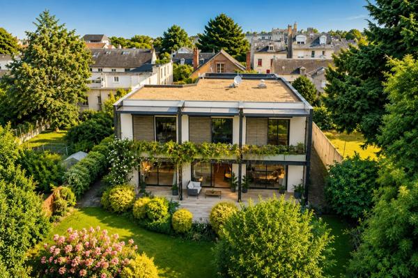 Orléans, St Marc, à vendre, élégante maison d' architecte a toit plat, de 345 m² habitable, Terrain de 873  m²