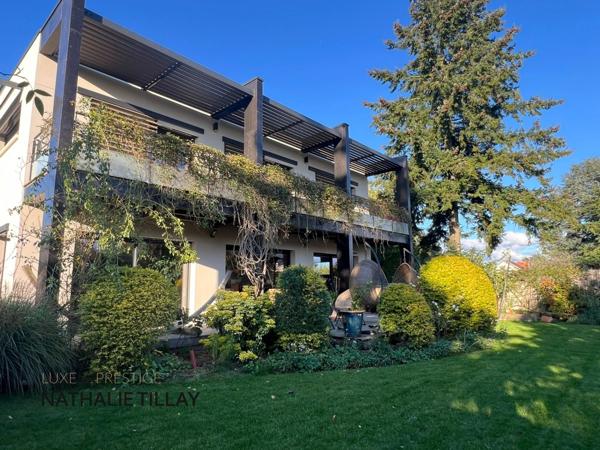 Orléans, St Marc, à vendre, élégante maison d' architecte a toit plat, de 345 m² habitable, Terrain de 873  m²