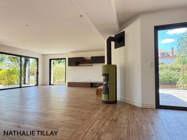 Orléans, St Marc, à vendre, élégante maison d' architecte a toit plat, de 345 m² habitable, Terrain de 873  m²