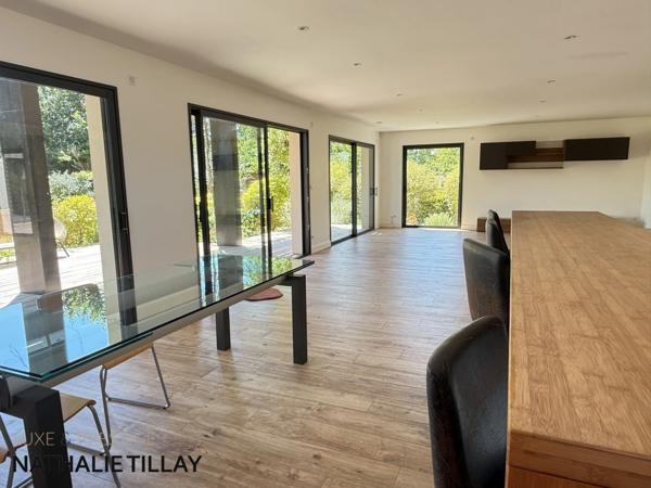 Orléans, St Marc, à vendre, élégante maison d' architecte a toit plat, de 345 m² habitable, Terrain de 873  m²