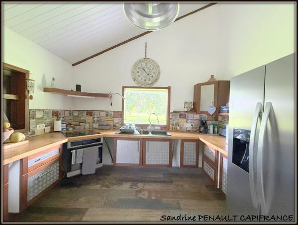 A VENDRE A SINNAMARY UNE MAGNIFIQUE MAISON T4 DE 193 m² SUPERFICIE TERRAIN 6 HECTARES - AU PRIX DE 475 000 €.