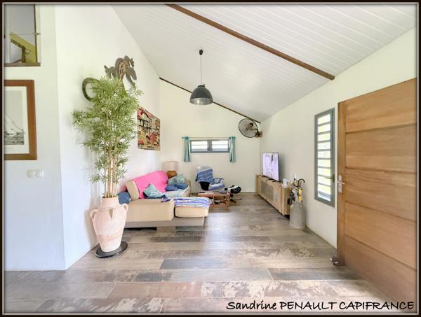 A VENDRE A SINNAMARY UNE MAGNIFIQUE MAISON T4 DE 193 m² SUPERFICIE TERRAIN 6 HECTARES - AU PRIX DE 475 000 €.