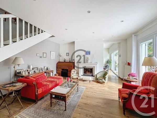 Maison à vendre  8 pièces - 245 m 2   ST LYPHARD  - 44