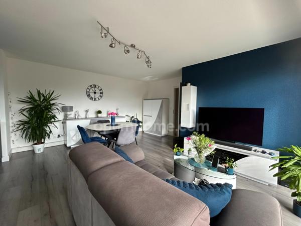 HABSHEIM, Quartier résidentiel, superbe appartement 4pièces 80.56m² (76.74m² carrez), 3chambres, terrasse, garage. Etat impeccable, aucun travaux. Top emplacement.