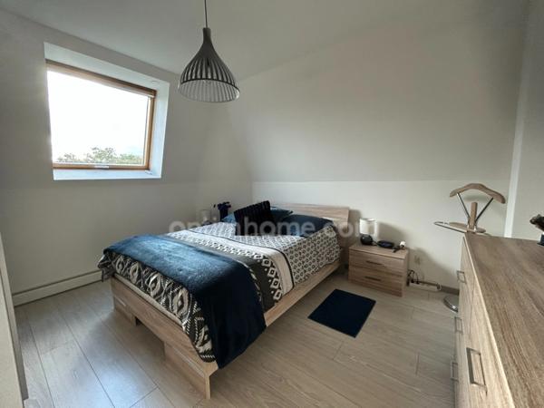 HABSHEIM, Quartier résidentiel, superbe appartement 4pièces 80.56m² (76.74m² carrez), 3chambres, terrasse, garage. Etat impeccable, aucun travaux. Top emplacement.