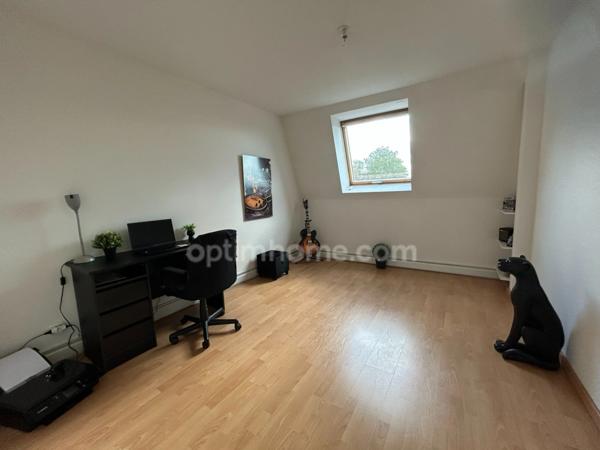 HABSHEIM, Quartier résidentiel, superbe appartement 4pièces 80.56m² (76.74m² carrez), 3chambres, terrasse, garage. Etat impeccable, aucun travaux. Top emplacement.