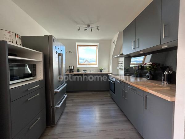 HABSHEIM, Quartier résidentiel, superbe appartement 4pièces 80.56m² (76.74m² carrez), 3chambres, terrasse, garage. Etat impeccable, aucun travaux. Top emplacement.