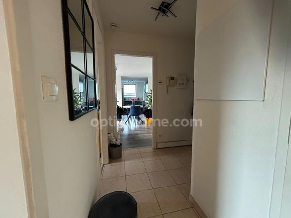 HABSHEIM, Quartier résidentiel, superbe appartement 4pièces 80.56m² (76.74m² carrez), 3chambres, terrasse, garage. Etat impeccable, aucun travaux. Top emplacement.