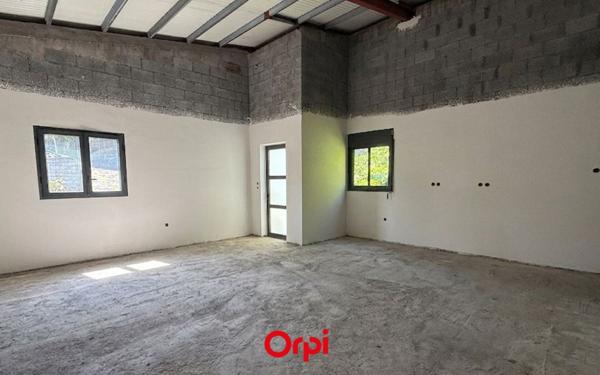 Maison à vendre    4 pièces •  Saint-Denis