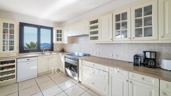 Villa familiale avec piscine et vue mer panoramique