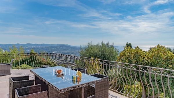 Villa familiale avec piscine et vue mer panoramique
