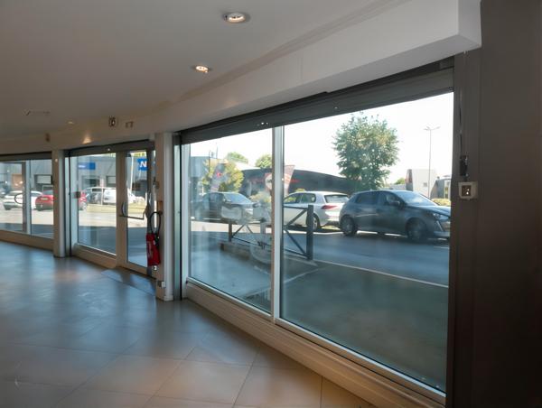 Osny (95520) Location Local commercial d’angle à très forte visibilité – 312 m² au cœur du Retail Park de l’Oseraie (Osny)