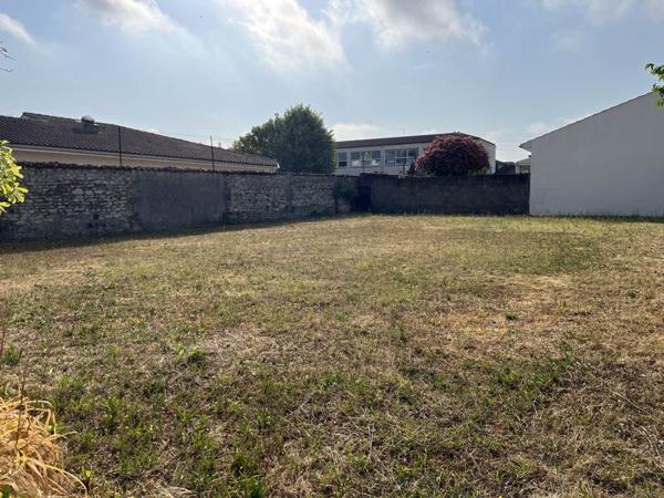 Terrain 61 600 € Cognac 645 m² DPE