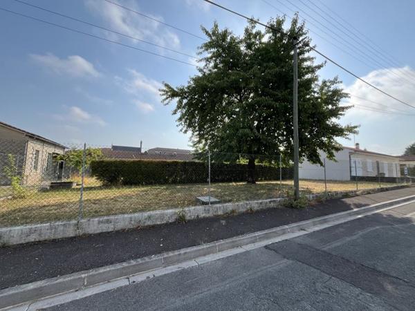 Terrain 61 600 € Cognac 645 m² DPE