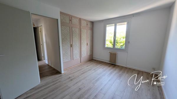 MAISON 4 CHAMBRES, JARDIN, GARAGE À SAINT JEAN D'ANGÉLY