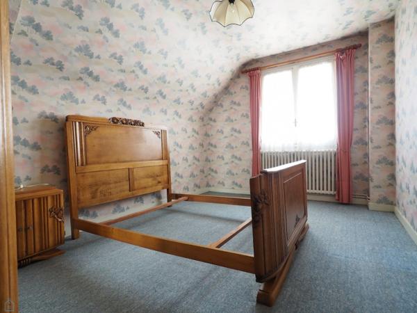 Une grande maison sur sous-sol complet au calme d’une impasse