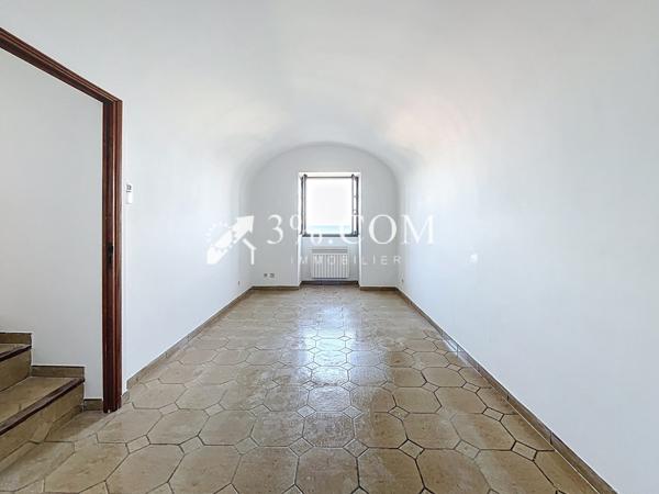 Maison
                                                                                                                                                                                                                                                                                                                        7 pièce(s)                                                                                                                                                                                                          5 chambre(s)                                                                                                                                                                                                          165  m²
