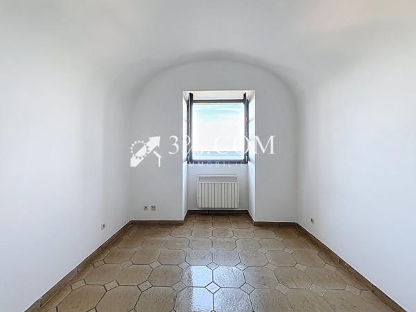 Maison
                                                                                                                                                                                                                                                                                                                        7 pièce(s)                                                                                                                                                                                                          5 chambre(s)                                                                                                                                                                                                          165  m²