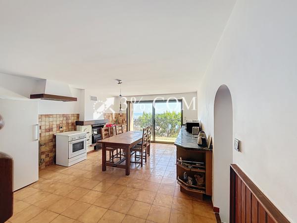 Maison
                                                                                                                                                                                                                                                                                                                        7 pièce(s)                                                                                                                                                                                                          5 chambre(s)                                                                                                                                                                                                          165  m²