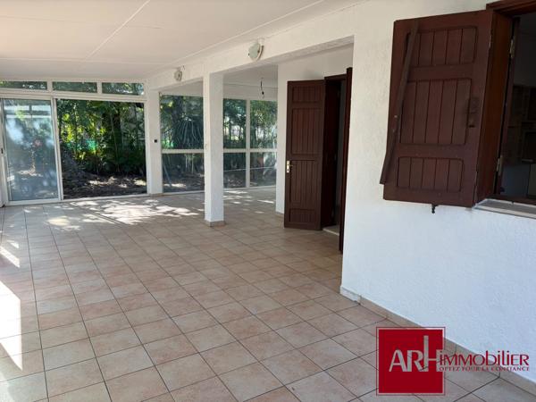 A LOUER VILLA F5 BOIS D'OLIVE AVEC GRAND JARDIN