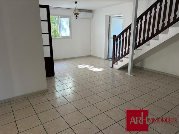 A LOUER VILLA F5 BOIS D'OLIVE AVEC GRAND JARDIN