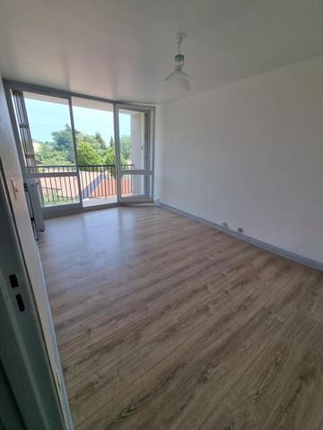 T1 de 33 m² avec balcon, parking et cave, Roussillon