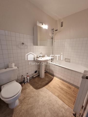 T1 de 33 m² avec balcon, parking et cave, Roussillon