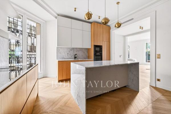 Avenue de Suffren - Élégant appartement de réception avec terrasse et vue Tour Eiffel