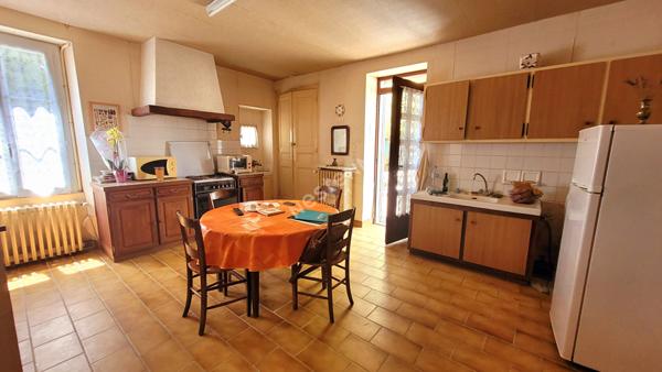 Maison isolée : terrain et dépendances