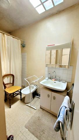 Maison isolée : terrain et dépendances