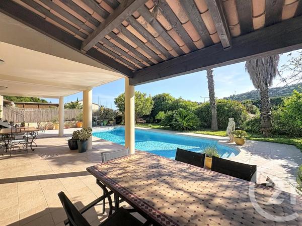 Maison à vendre  6 pièces - 122,52 m 2   CAVALAIRE SUR MER  - 83