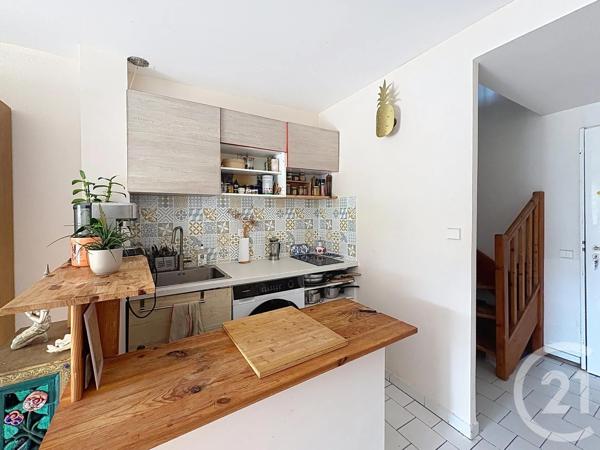 Maison à vendre  6 pièces - 122,52 m 2   CAVALAIRE SUR MER  - 83